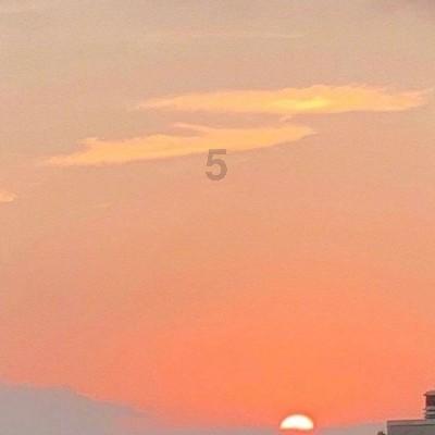 高空畅游的女孩