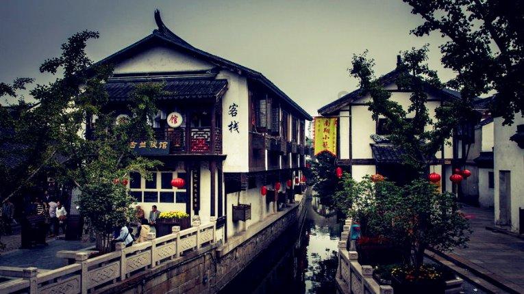 全国冰上龙舟邀请赛在河北承德举行 近900名选手参赛